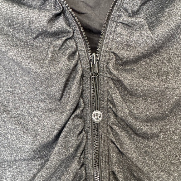 LULULEMON Jacket Full Zip Grey Reversible Long Sleeves Thumb Holes Ruched Sz 6 - Picture 6 of 16